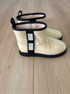 UGG Classic Clear Mini II Boots Women’s Size 9 Natural Cream Waterproof